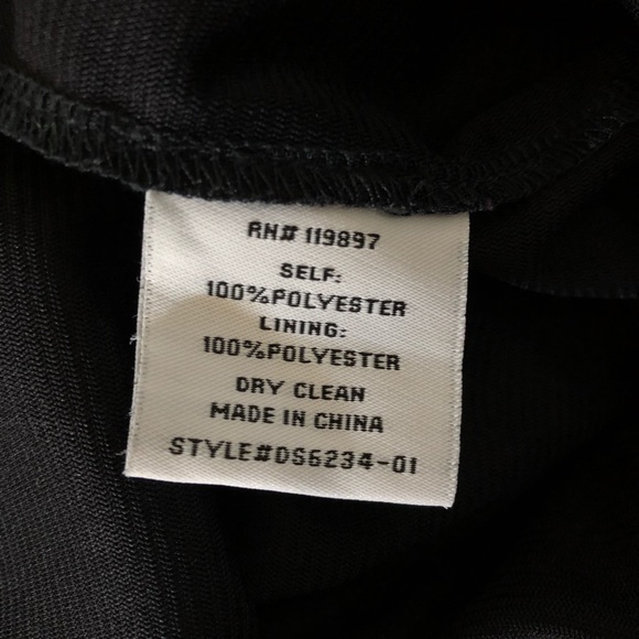 19 Cooper Cold Shoulder V Neck Shift Dress - Picture 7 of 7